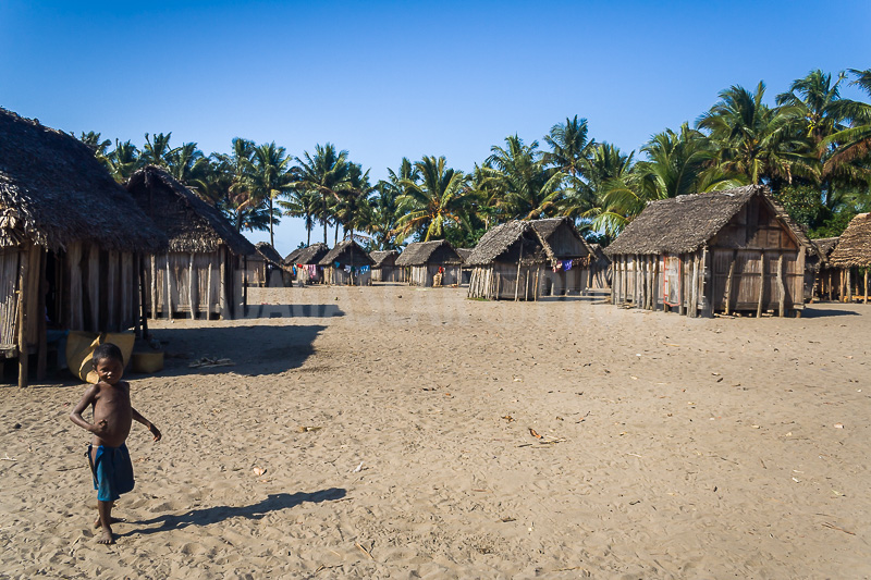 The village of Ambohitsara on the Pangalanes Canal